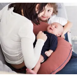Poofi poduszka do karmienia czekolada