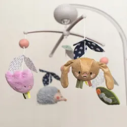 Karuzela do łóżeczka z kolekcji Urban Garden marki Taf Toys