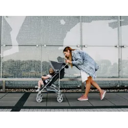 Lionelo Elia – praktyczny wózek spacerowy