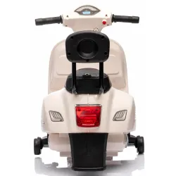 Jeździk dla dziecka Skuter Vespa na akumulator z oparciem biały Jeździk dla dziecka Skuter Vespa na akumulator z oparciem biały