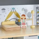 Drewniany domek dla lalek z tarasem i akcesoriami biały Mamabrum MAM178