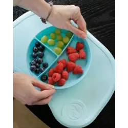 Talerzyk Twistshake niebieski z podziałką i pokrywką Talerzyk Twistshake niebieski z podziałką i pokrywką