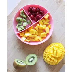 Twistshake  Talerz z podziałką i pokrywką pink Twistshake  Talerz z podziałką i pokrywką pink