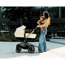 Elegancki wózek Cybex Moon Black – idealny od pierwszych dni życia