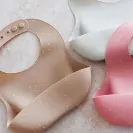 Canpol babies śliniak silikonowy z kieszonką DOTS 51/029 Pink