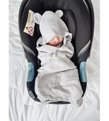 Infantilo OTULACZ DO FOTELIKA MUŚLINOWY LETNI Z KAPTURKIEM jasny szary